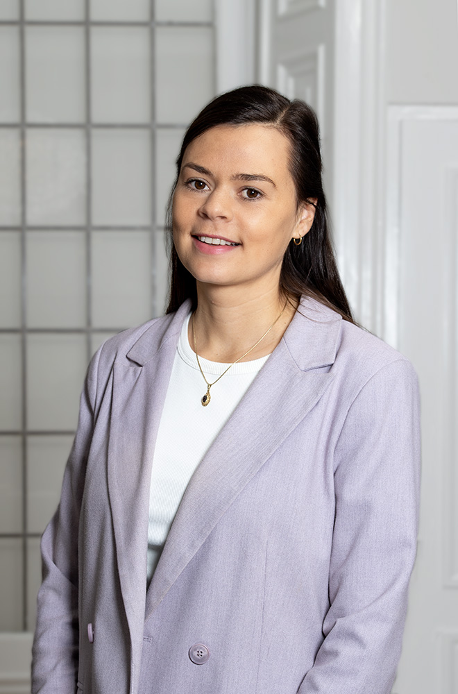 mr. Anne-Claire Tönis